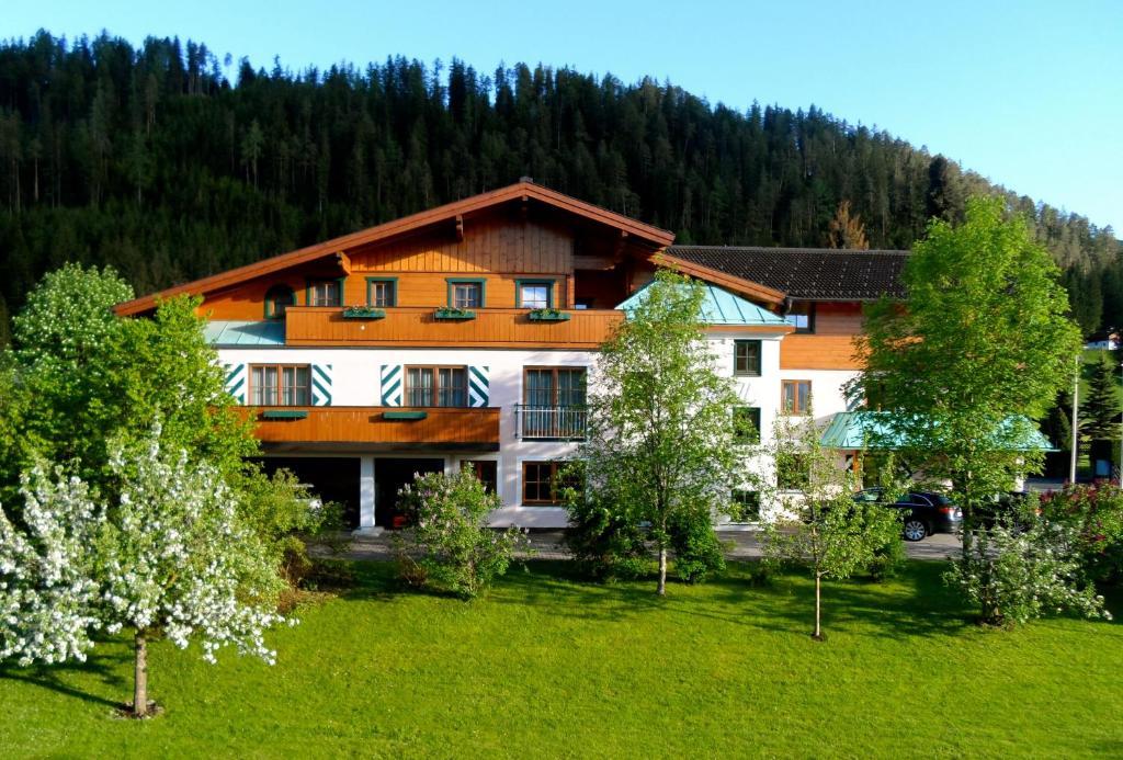 Aparthotel Kristall Altenmarkt im Pongau Exterior foto